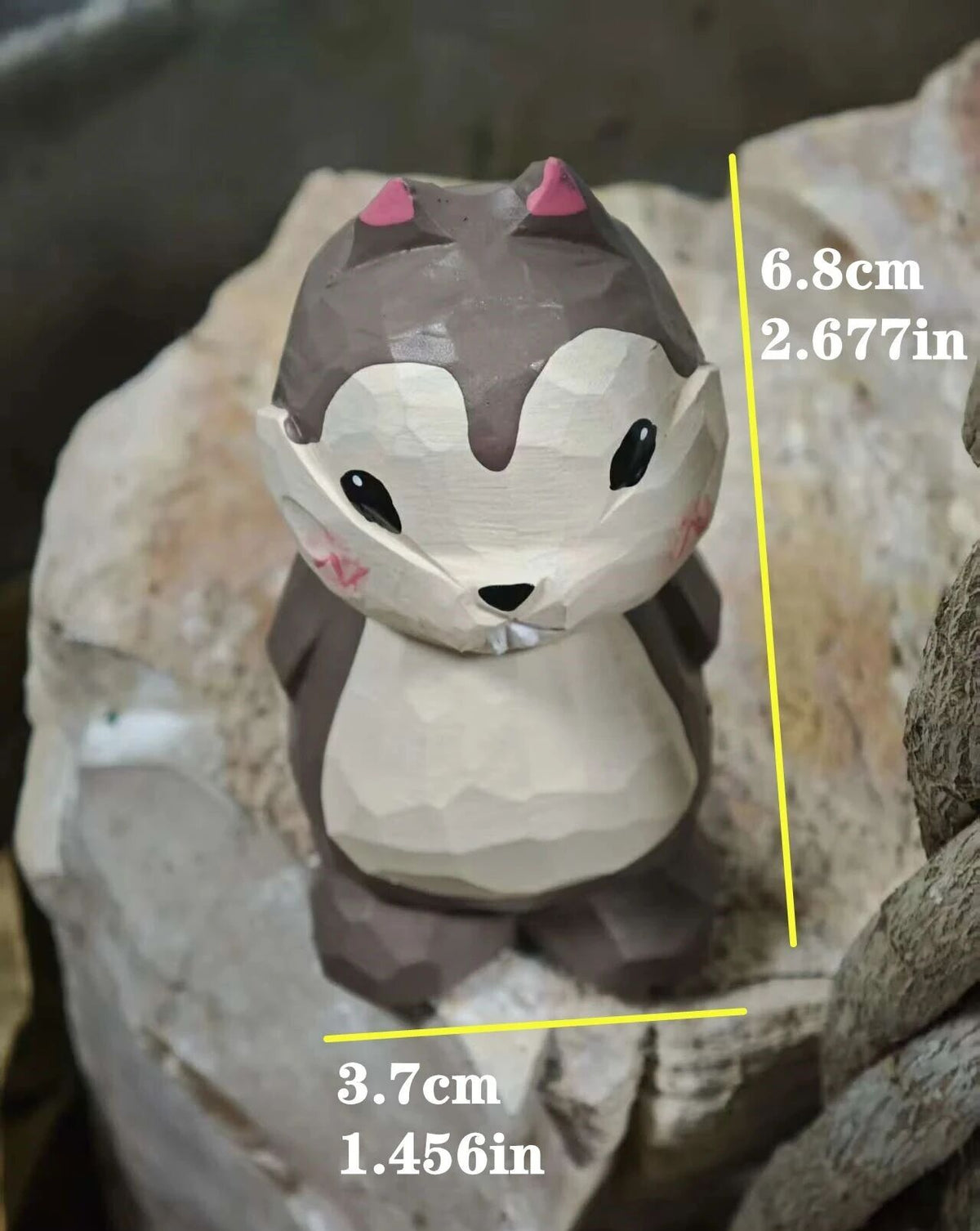 Coonli Hand Carved Wooden Standing Squirrel Figurine – Animal Statue (6.8cm)